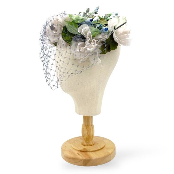 Vintage 1950s Le Cavalier Floral Hat w/ Veil White Roses Blue Accents Netting main image 10